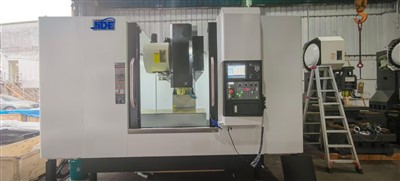 CNC frézka v blízkosti